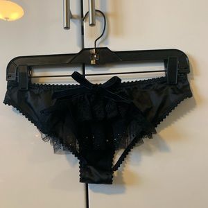 Victoria secret panty Black sexy peekaboo open back bow tulle lace medium NWT